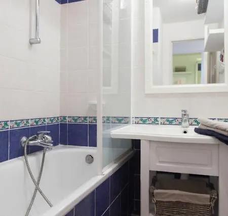 2-bedroom Steps From Débarquement With Pool Hébergement de vacances *