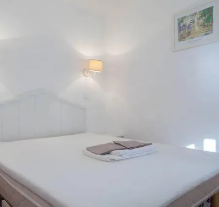2-bedroom Steps From Débarquement With Pool Saint-Raphaël