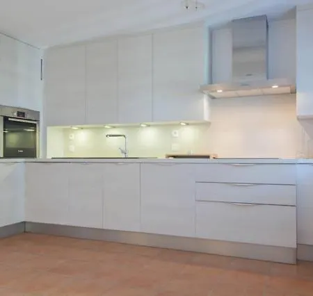 2-bedroom Steps From Débarquement With Pool Hébergement de vacances *